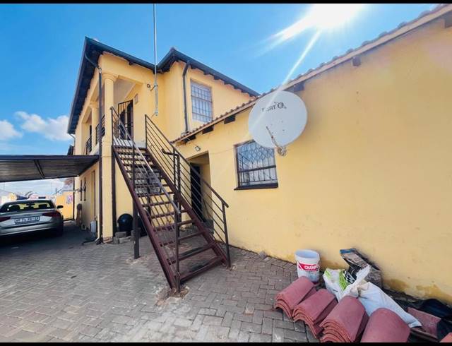 8 BEDROOM HOUSE FOR SALE IN CLAYVILLE